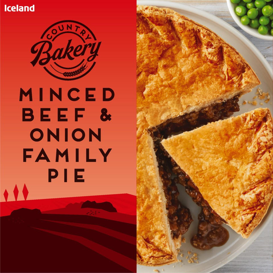 Iceland Minced Beef and Onion Family Pie 500g Pies & Quiches Iceland Foods