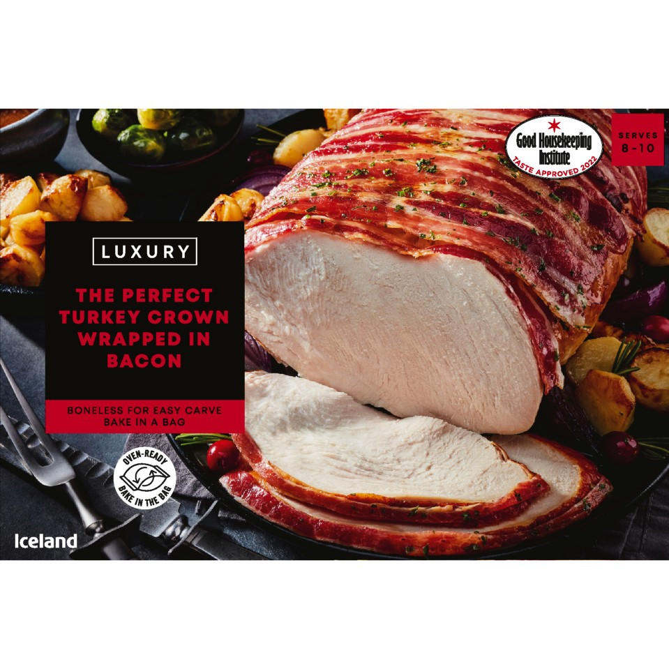 Iceland The Perfect Turkey Crown Wrapped in Bacon 2.32kg | Chicken and