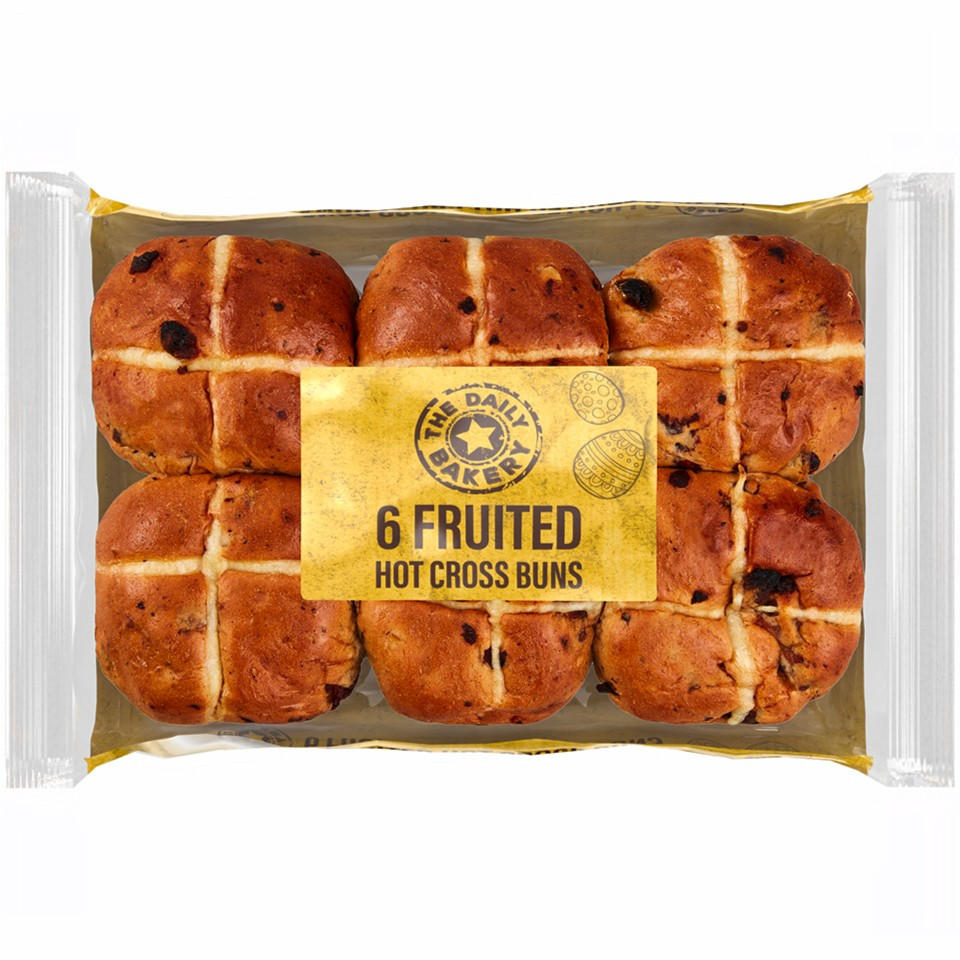 The Daily Bakery 6 Fruited Hot Cross Buns The Daily Bakery Iceland